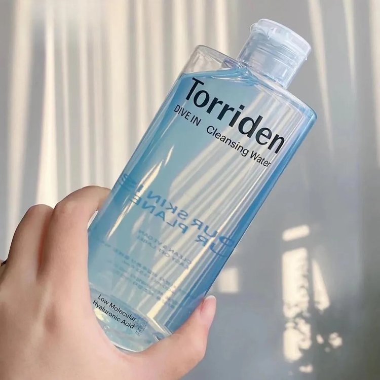Agua Limpiadora con Ácido Hialurónico Dive In 400 ml - Torriden